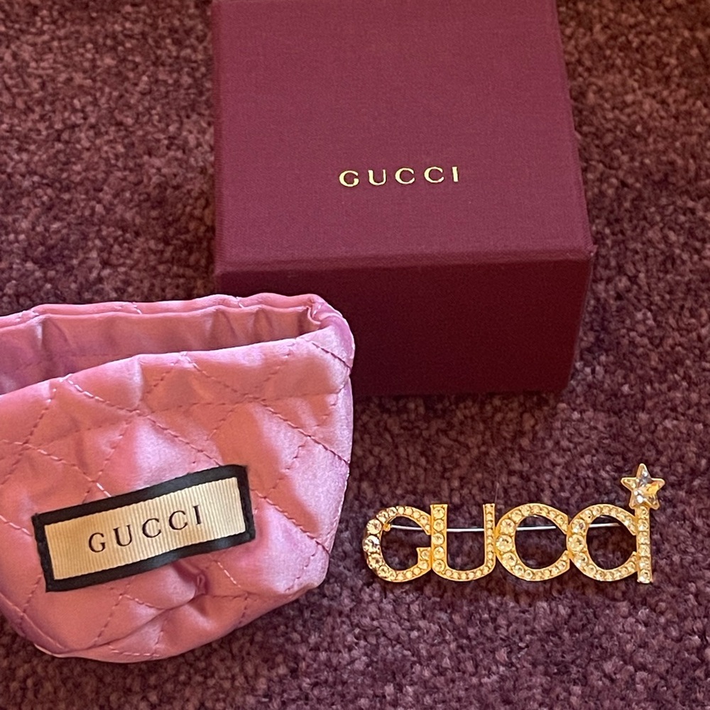 Gucci Scripted crystal brooch